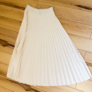 H&M pleated skirt